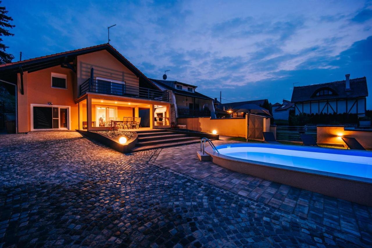 Villa Aljmaš Esterno foto