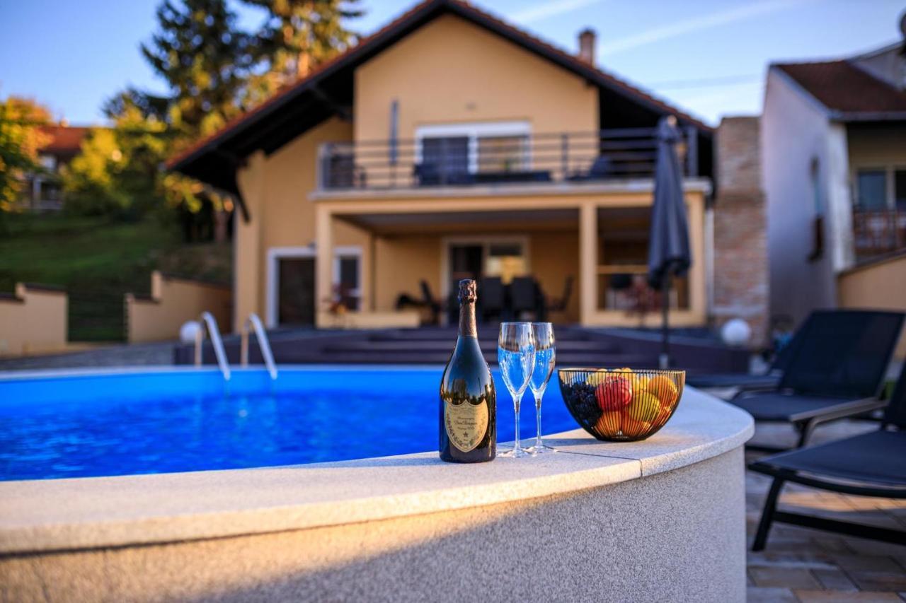 Villa Aljmaš Esterno foto