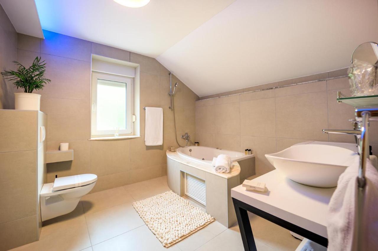 Villa Aljmaš Esterno foto