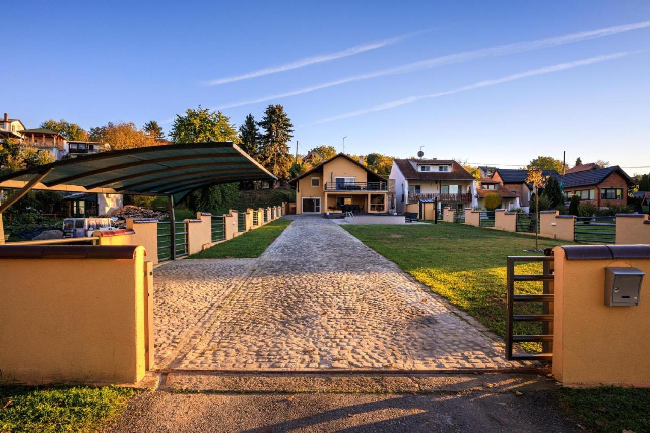 Villa Aljmaš Esterno foto